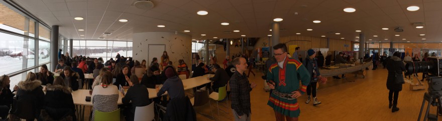 Rabas beaivvis 2017. Viiddis govva. Bilde fra kantina på åpen dag.