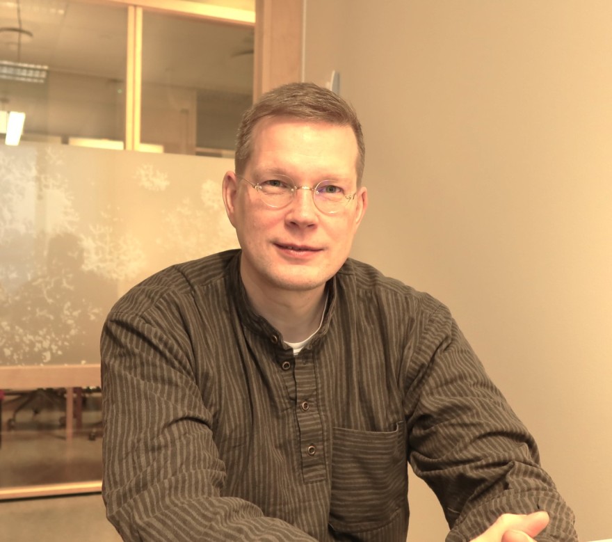 Sámi allaskuvlla duodjeoahpaheaddji Samuel Valkeapää lea mielčálli artihkalis mas lea sáhka mo teknologiija atnit veahkkin dutkamis.