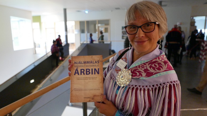 Professor emerita Vuokko Hirvonen Professor emerita Vuokko Hirvonen med ny bok.