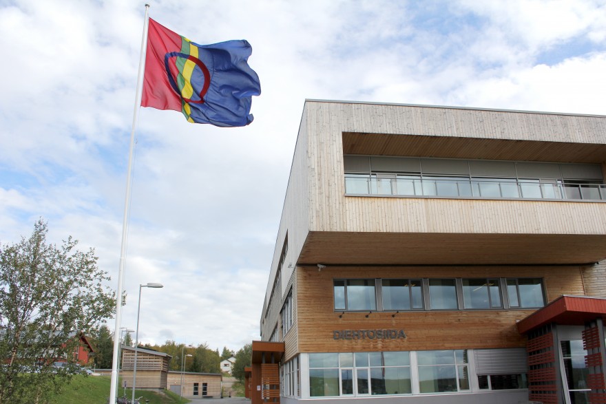 Leavga ja Diehtosiida Govva mas oidnu Sámi leavga Diehtosiidda olggobealde