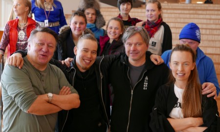 Bilde av blandt andre Heaika Hætta, Ailo Valle, Roger Ludvigsen og Sofia Jannok.