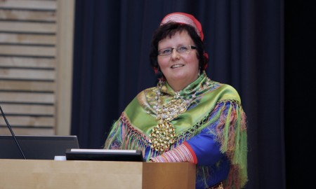Govva Inger Márjjás, Diehtosiidda sáhkaskáiddis.