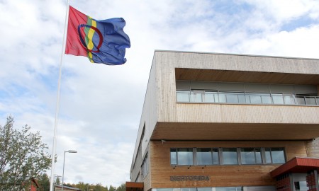 Govva mas oidnu Sámi leavga Diehtosiidda olggobealde